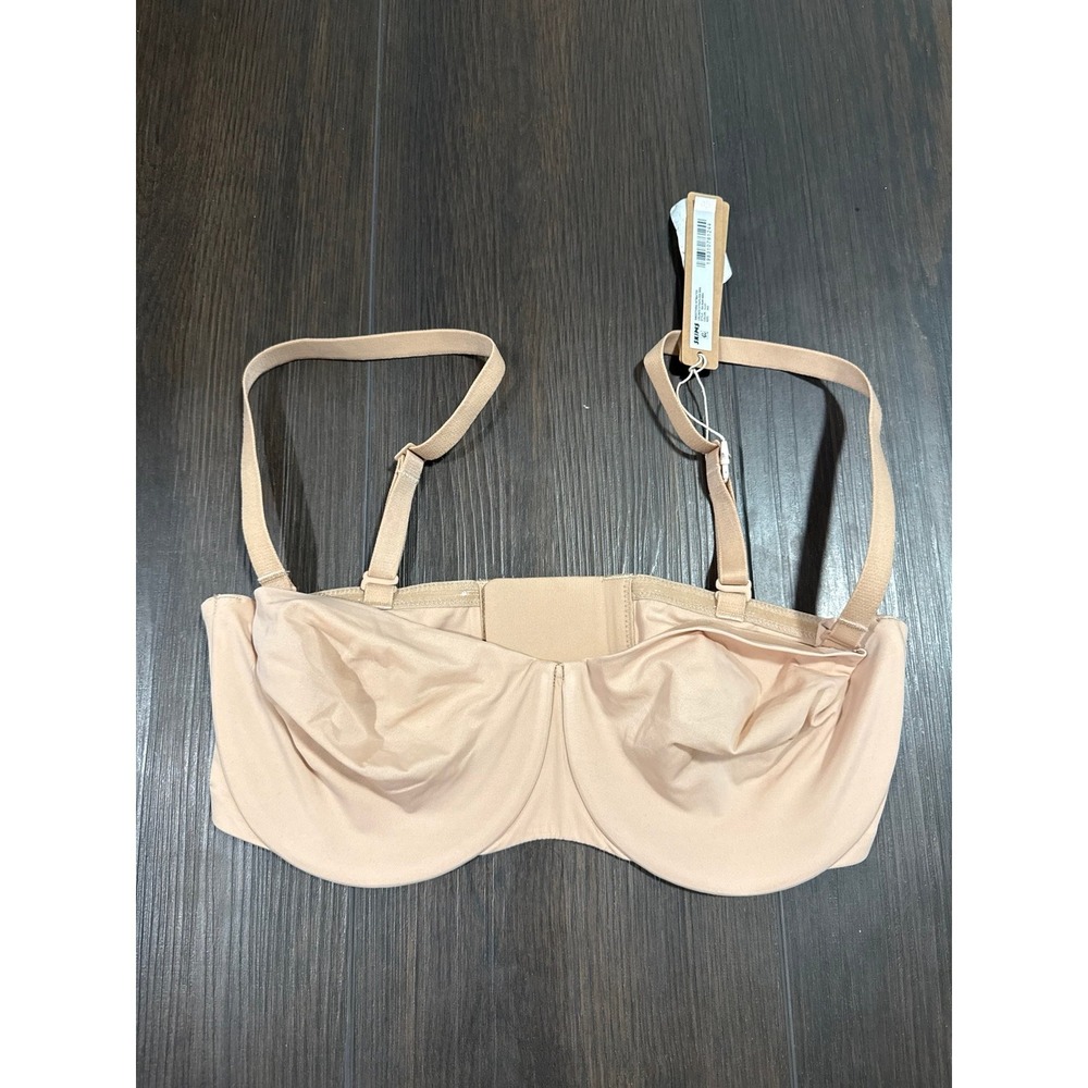 SKIMS STRAPLESS BRA